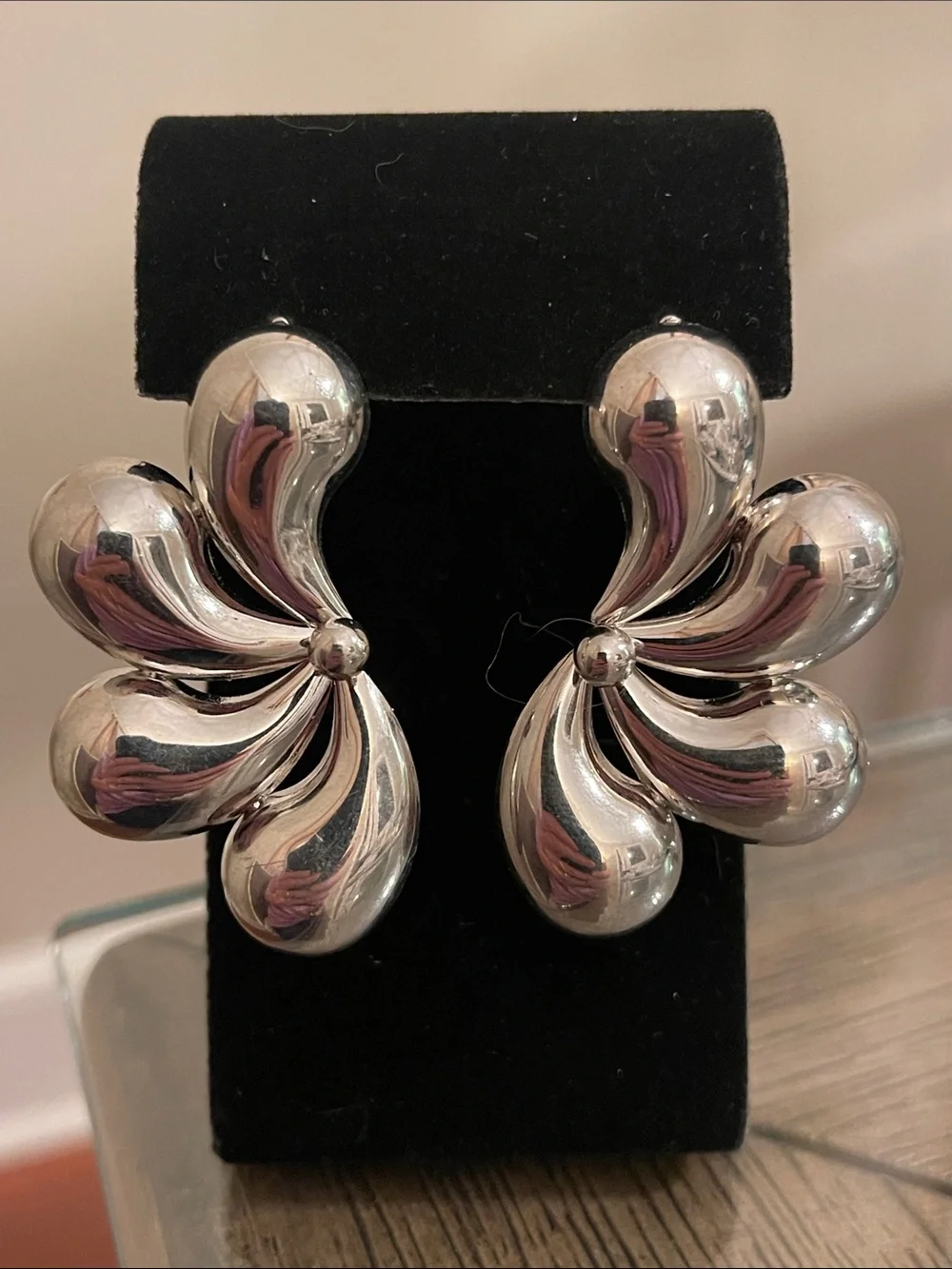 Vintage High-polished, Abstract Teardrop Petal Fan Earrings - Retro Modern Style
